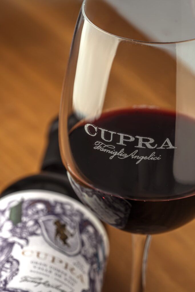 Cupra Wines, etiqueta y botellas