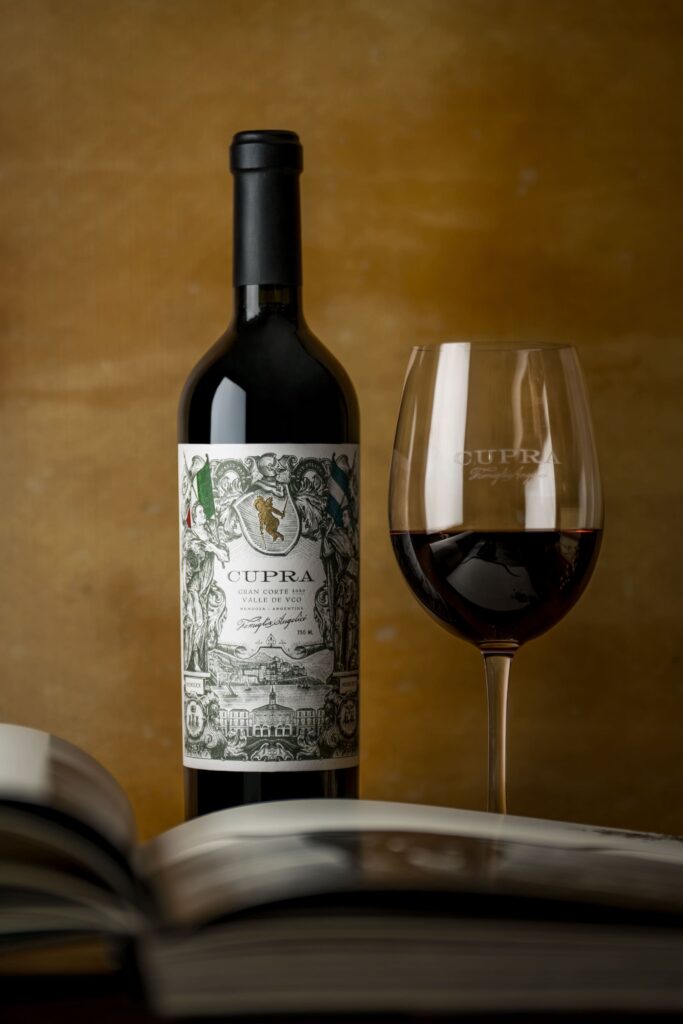 Cupra Gran Corte, copa y botella